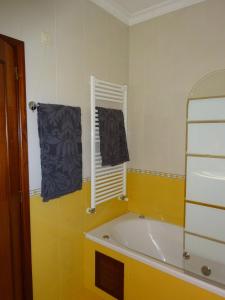 a bathroom with a bath tub and a window at Ferienhaus Casa do mar mit seitlichem Meerblick in Vila Chã