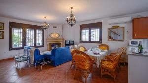 a kitchen and dining room with a table and chairs at Casa Rural Parador del Silo Cónchar by Ruralidays in Granada