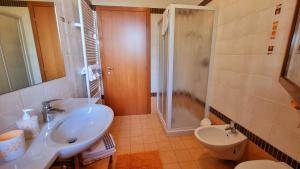 A bathroom at Villa Venezia