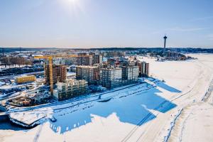 Spacious 2BR Apartment with Sauna & Two Balconies next to Lake Näsijärvi - Hosted by 2ndhomes v zimě