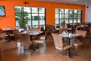 En restaurant eller et andet spisested på Lemon Tree Hotel, Aurangabad