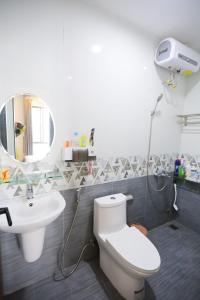 Ένα μπάνιο στο Kenpi Garden Homestay - NGUYÊN CĂN, đậu nhiều ô tô