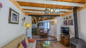 Televízia a/alebo spoločenská miestnosť v ubytovaní Casa Tejeda Frigiliana by Ruralidays