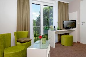 TV a/nebo společenská místnost v ubytování Apfelblüte bed & breakfast 8 km vom Bodensee