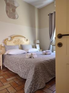 a bedroom with a bed with stuffed animals on it at Casa Aurora in Ravenna