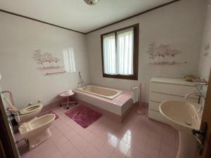 a bathroom with a tub and two sinks and a bath tub at Villa Lorivita in Bevazzana +12 photos