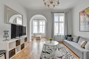 a living room with a couch and a tv at Atelier Apartment Centrum by Grand Apartments in Sopot