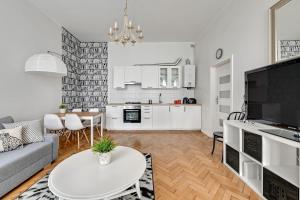 Kuchyňa alebo kuchynka v ubytovaní Atelier Apartment Centrum by Grand Apartments