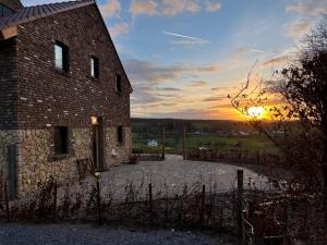 De zonsopgang of zonsondergang vanuit de bed & breakfast