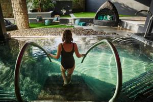 Bassein majutusasutuses Seafield Hotel & Spa Resort või selle lähedal