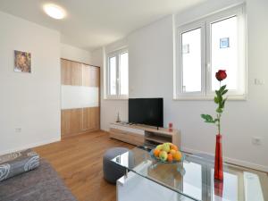 TV a/nebo společenská místnost v ubytování Your Pleasure Point + 29 fotografií