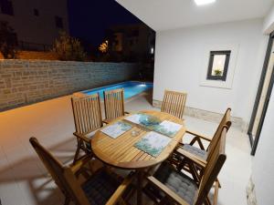 Bazén v ubytování Your Pleasure Point nebo v jeho okolí