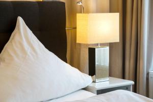 Een bed of bedden in een kamer bij Hotel Zur Mühle
