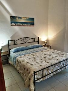 a bedroom with a bed and a painting on the wall at Agriturismo Il Cipresso in Vada