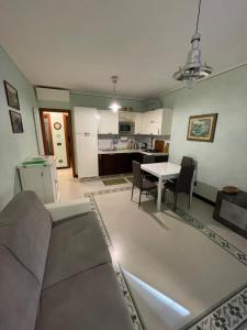 a living room with a table and chairs and a kitchen at Appartamento Portofino in Portofino