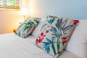 Postel nebo postele na pokoji v ubytování Falmouth Bay Holiday Apartments