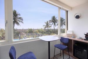 a room with a table and chairs and a window at 日軸蒔光 in Hualien City