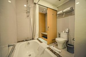 Bilik mandi di All Sedayu Hotel Kelapa Gading