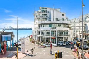 Photo de la galerie de l'établissement Life on Water- Princes Wharf apartment with fabulous views, à Auckland