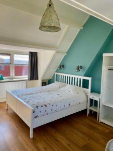 Postel nebo postele na pokoji v ubytování Divi Divi Zandvoort