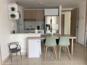 Kuchyň nebo kuchyňský kout v ubytování Hermoso conjunto residencial con piscina!