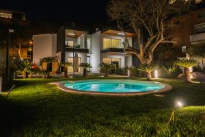 Luxury B&B La Riserva Dannunziana内部或周边的泳池
