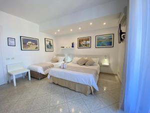 a hotel room with a bed and a painting on the wall at Ma&Mi Guest House in Cefalù