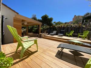 Piscina di Villa Charlotte de charme 2 à 6 personnes o nelle vicinanze