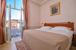 Posteľ alebo postele v izbe v ubytovaní Hotel Continental + 20 fotografií