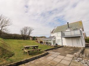 Gallery image of 2 Salt Cottage in Swansea