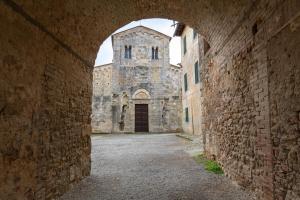Fotografie z fotogalerie ubytování Enchanting Flat with Patio in Abbadia a Isola v destinaci Monteriggioni