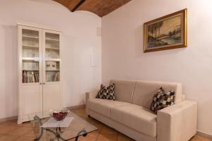 Posezení v ubytování Enchanting Flat with Patio in Abbadia a Isola