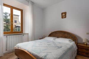 Postel nebo postele na pokoji v ubytování Enchanting Flat with Patio in Abbadia a Isola
