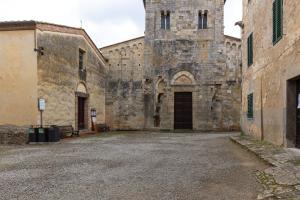 Fotografie z fotogalerie ubytování Enchanting Flat with Patio in Abbadia a Isola v destinaci Monteriggioni