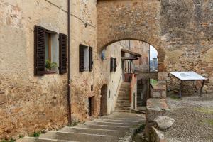 Fotografie z fotogalerie ubytování Enchanting Flat with Patio in Abbadia a Isola v destinaci Monteriggioni