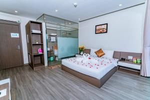 Postel nebo postele na pokoji v ubytování The Shann Hotel Danang