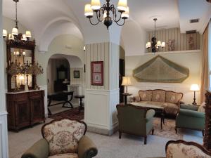 A seating area at Hotel Iberia Plaza Mayor