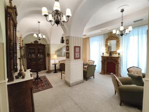 A seating area at Hotel Iberia Plaza Mayor