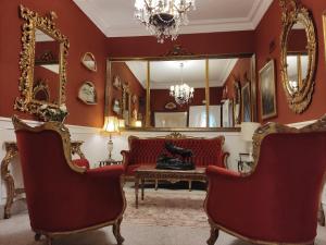 A seating area at Hotel Iberia Plaza Mayor