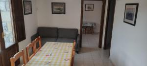 A seating area at Apartamento Miguel Torla Ordesa