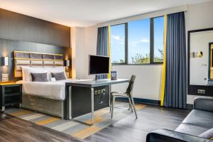 Postel nebo postele na pokoji v ubytování Roomzzz Nottingham City