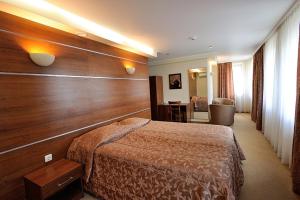 En eller flere senge i et værelse på Širvintos viešbutis