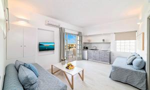 Posezení v ubytování Elounda Garden Suites Heated Pool