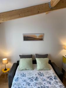 Ένα ή περισσότερα κρεβάτια σε δωμάτιο στο Les Suites de La Villa Mouneyra
