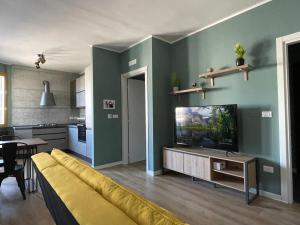 TV a/nebo společenská místnost v ubytování Urban Suite spa