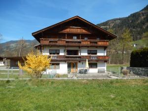 a large house with a wooden roof at Landhaus Gollner in Uderns
