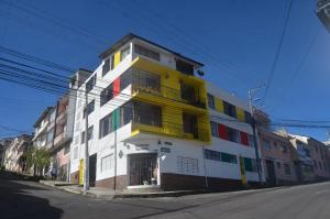 Afbeelding uit fotogalerij van The Quito Guest House with Yellow Balconies for Travellers in Quito