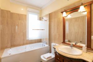 Koupelna v ubytování Las Mansiones de Constitución ApartamentosMalagaManagement + 26 fotografií