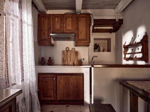 Cuisine ou kitchenette dans l'établissement Razis Apartments