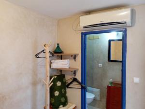 Koupelna v ubytování RIAD DAR LFONOUN + 37 fotografií
